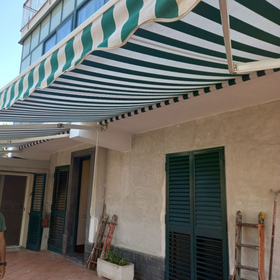 Realizzazioni di tende da sole su misura da Express Tenda Acireale