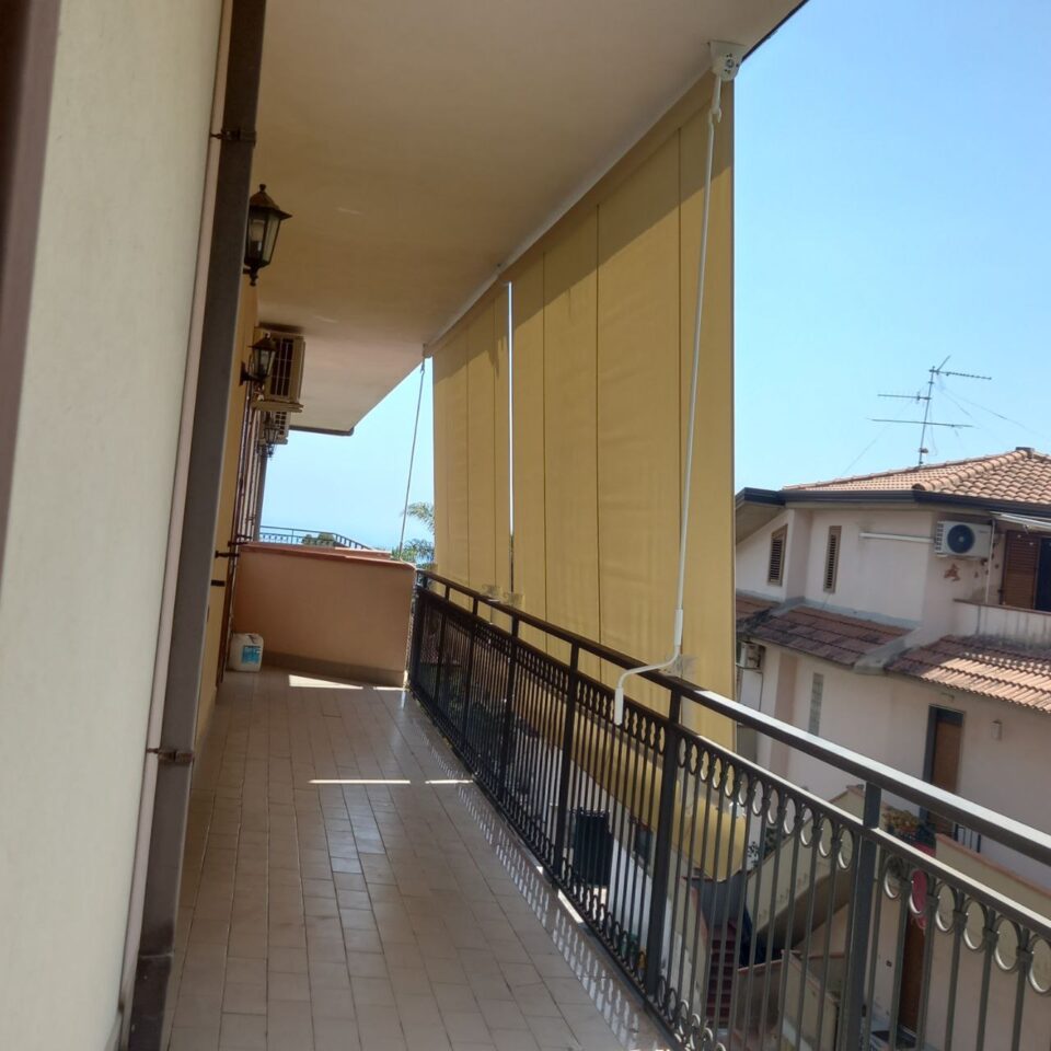 Realizzazioni di tende da sole su misura da Express Tenda Acireale